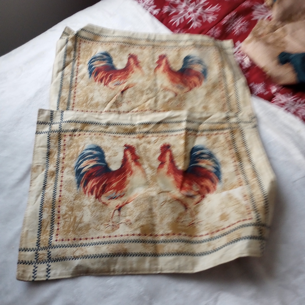 Rooster Print curtain and two placemats - Picture 4 of 5
